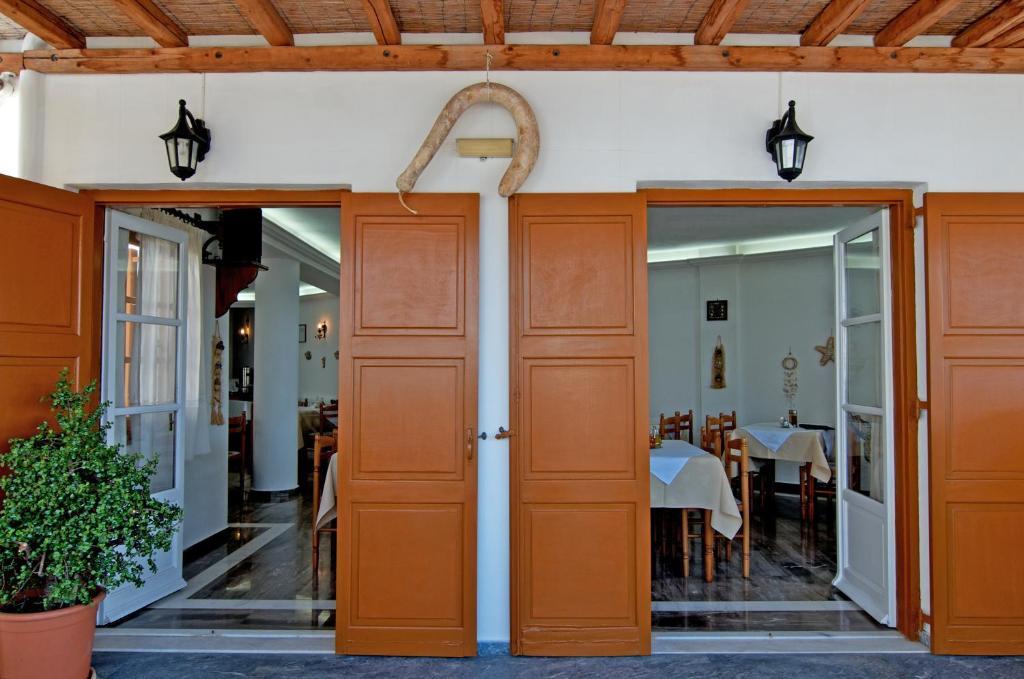 Alex Hotel Tourlos Exterior foto